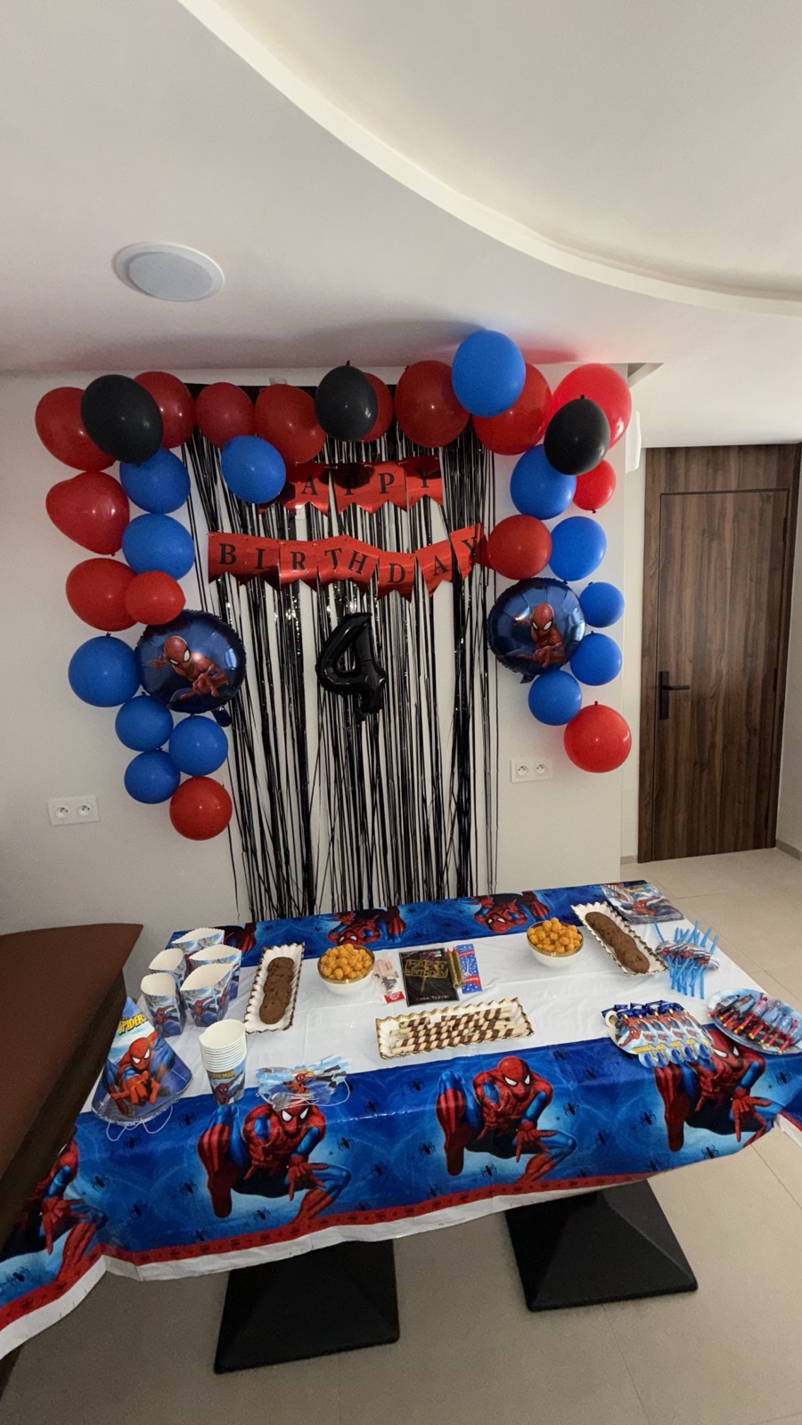 Anniversaire enfant Chocolathé Marrakech — décoration ballons et table festive