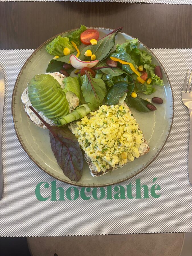 Avocado toast généreux, signature Chocolathé